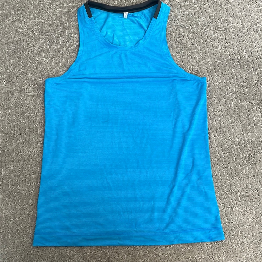 Lululemon muscle take size medium